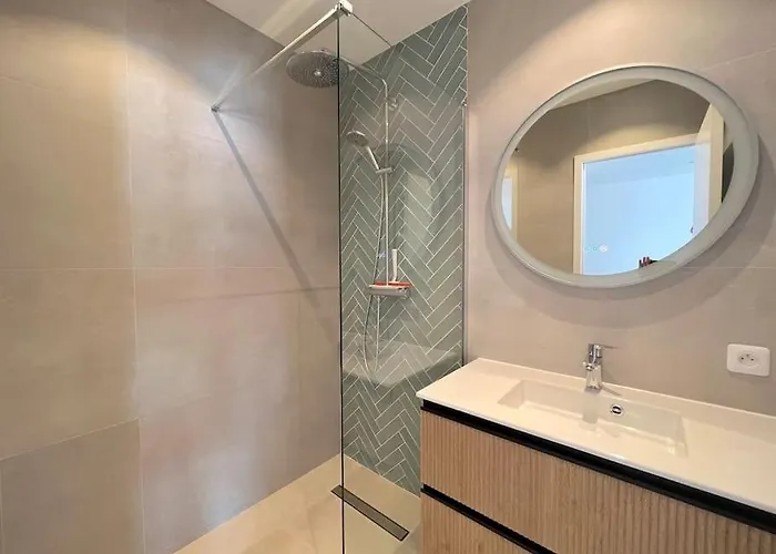 公寓 Joli - Neuf Terrasse Clim Wi-fi 2 Min. Des Plages 昂蒂布